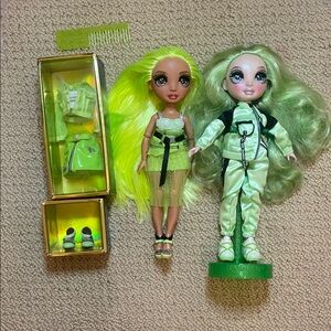 Pack of 2 - Green Rainbow High Dolls (comes with extra clothes and comb)